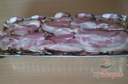 Recept elkészítése Szalonnába gyöngyölt réteges darált hús, lépés 12