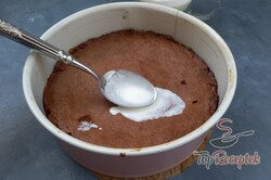 Recept elkészítése Lágy, krémes torta kakaós piskótával, édes krémmel, 30 perc alatt., lépés 1