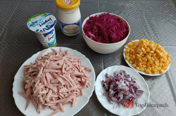 Recept elkészítése Ízletes, egyszerű lilakáposzta saláta, 10 perc alatt, lépés 1