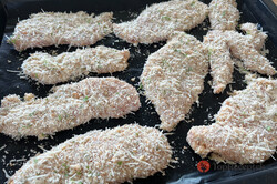 Recept elkészítése Sajtos-ropogós csirkefalatok felesleges olajban sütés nélkül, lépés 6