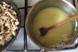 Recept elkészítése Csirkemelles sajtmártásos tepsis tészta, lépés 5