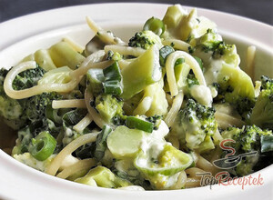 Recept Spagetti brokkolival és kékpenészes sajttal