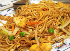 Recept Isteni pirított rizsnudli kínai módra az otthoni konyha kényelméből