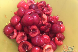 Recept elkészítése Gyümölcsös szelet édes morzsával, lépés 4