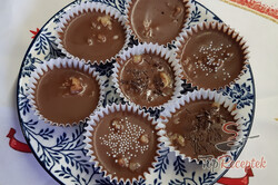 Recept elkészítése Fantasztikus csokis kosárkák nugátos csokiból a karácsonyi asztalra, lépés 1