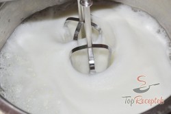 Recept elkészítése Tejfölös-tejszínes-pudingos sütemény, lépés 3