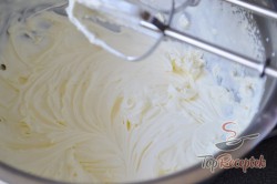 Recept elkészítése Tejfölös-tejszínes-pudingos sütemény, lépés 13