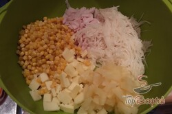 Recept elkészítése Zellersaláta ananásszal és póréhagymával, lépés 4
