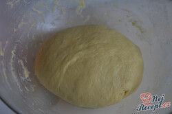 Recept elkészítése Túrós-barackos süti kelt tésztából, édes morzsával, lépés 3