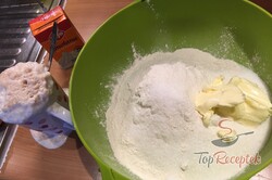 Recept elkészítése Puha Morva kalács, ahogy a nagymamám készíti (tejszínes tésztával), lépés 2