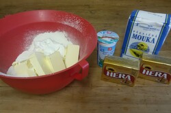 Recept elkészítése Sós rudak tejfölös tésztából, lépés 1