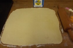 Recept elkészítése Sós rudak tejfölös tésztából, lépés 3