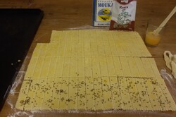Recept elkészítése Sós rudak tejfölös tésztából, lépés 5