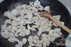 Recept elkészítése Csőben sült tészta (gnocchi) csirkehússal és laskagombával, lépés 1