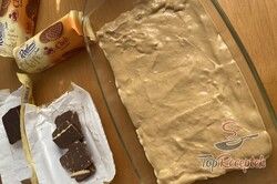 Recept elkészítése Karamellás-csokis szelet keksszel, sütés nélkül, lépés 1