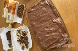 Recept elkészítése Karamellás-csokis szelet keksszel, sütés nélkül, lépés 4