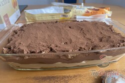 Recept elkészítése Karamellás-csokis szelet keksszel, sütés nélkül, lépés 7