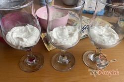 Recept elkészítése Egyszerű túrós pohárdesszert citrommal és kókuszreszelékkel, lépés 5