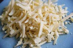 Recept elkészítése Melegszendvics sonkával, sajttal és tojással, lépés 3