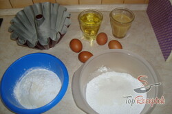Recept elkészítése Lágy likőrös kuglóf - fotókkal, lépés 1