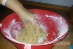Recept elkészítése Mézes szelet csokiöntettel, lépés 3