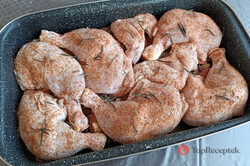 Recept elkészítése Paradicsomos-fokhagymás ágyon sült csirke, lépés 2