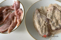 Recept elkészítése Csirkeszelet szalonnás tésztában. A szaftos hús, fokhagyma és szalonna tökéletes találkozása., lépés 1