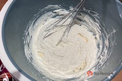 Recept elkészítése Zebramintás kekszes szelet sütés nélkül, krémes csokiöntettel, lépés 1