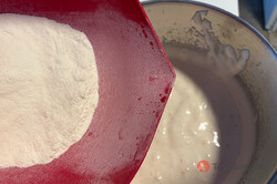 Recept elkészítése Fantasztikus pozsonyi szelet. Levegős tészta, finom krém, eperlekvár., lépés 1
