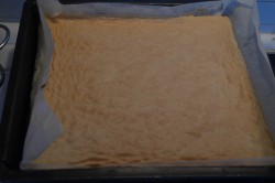 Recept elkészítése Túrós-tejszínes szelet babapiskótával, lépés 1