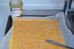 Recept elkészítése Túrós-tejszínes szelet babapiskótával, lépés 2