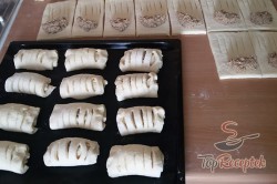 Recept elkészítése Croissant diós töltelékkel - Fotókkal, lépés 12