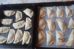 Recept elkészítése Pizzás táska sonkával és sajttal, lépés 12