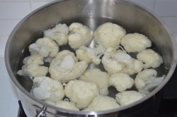 Recept elkészítése Sajtos tésztában sült karfiol, lépés 1