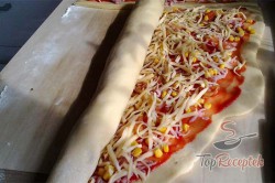 Recept elkészítése Pizzás tekercs, lépés 4