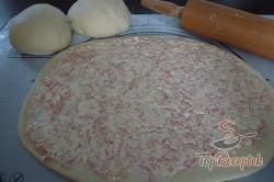 Recept elkészítése Kiváló pizza korongok fagyos tésztából, lépés 5
