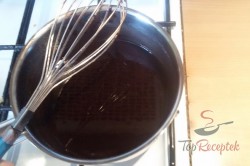 Recept elkészítése Csokoládés-diós kuglóf, lépés 4