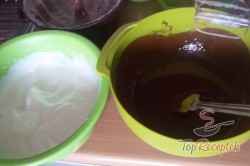 Recept elkészítése Csokoládés-diós kuglóf, lépés 7