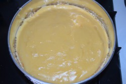 Recept elkészítése Torta sütés nélkül, sűrített tejből készült krémmel, eperrel és tejszínhabbal, lépés 6