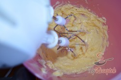 Recept elkészítése Frissítő narancsos kocka tejszínhabbal, lépés 1
