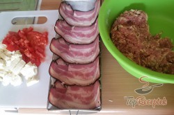 Recept elkészítése Szalonnába gyöngyölt réteges darált hús, lépés 5