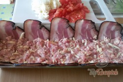 Recept elkészítése Szalonnába gyöngyölt réteges darált hús, lépés 7