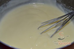 Recept elkészítése Joghurtos krémes piskótával, lépés 2