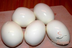 Recept elkészítése Formába rakott tojás, lépés 2