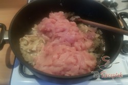 Recept elkészítése Gombás csirkemell rizzsel, lépés 2