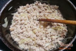 Recept elkészítése Karfiollal és darált hússal gazdagított rakott krumpli, lépés 2