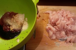 Recept elkészítése Burgonyás csirkemell egyetlen tepsiben, lépés 2