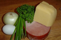 Recept elkészítése Sonkával, sajttal és hagymával töltött főtt burgonya, lépés 1