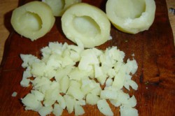 Recept elkészítése Sonkával, sajttal és hagymával töltött főtt burgonya, lépés 5