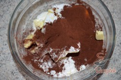 Recept elkészítése Ropogós kakaós kekszfalatkák lágy vajas krémmel, lépés 1